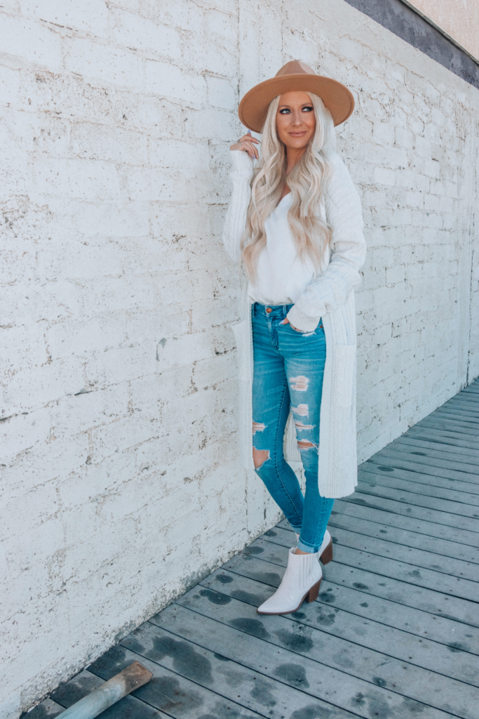 Can You Wear White In The Winter? - Must Heart Style